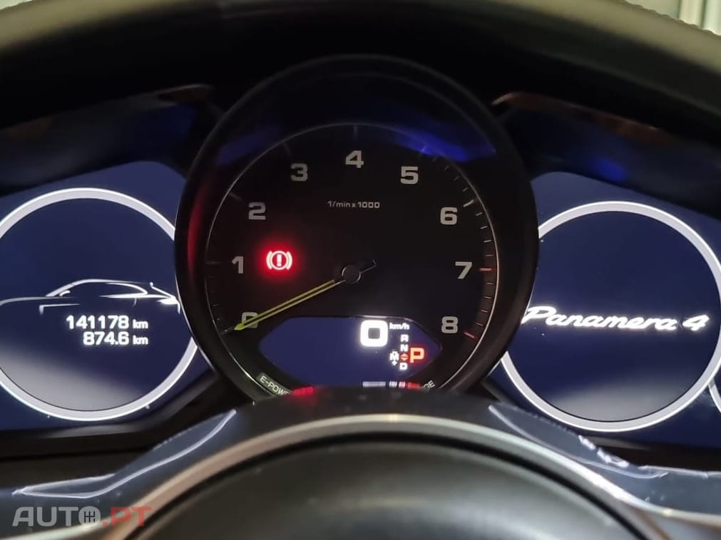 Porsche Panamera 4 E-Hybrid Platinum Edition