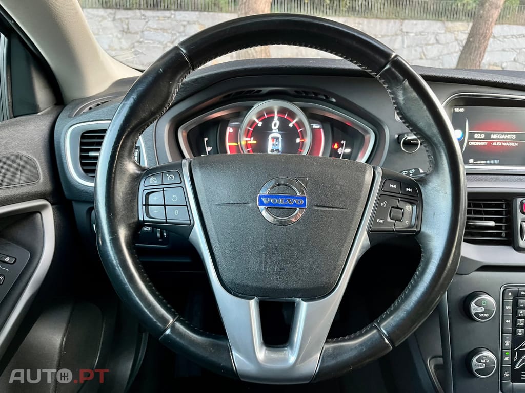 Volvo V40 D2
