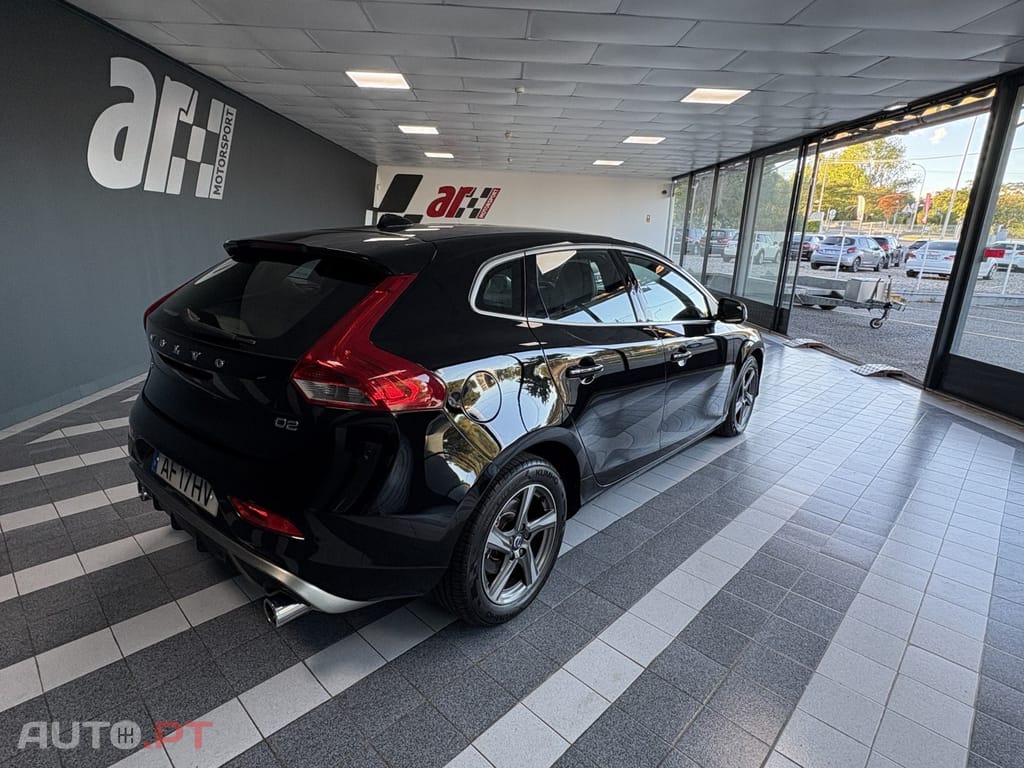 Volvo V40 2.0 D2 R-Design Momentum