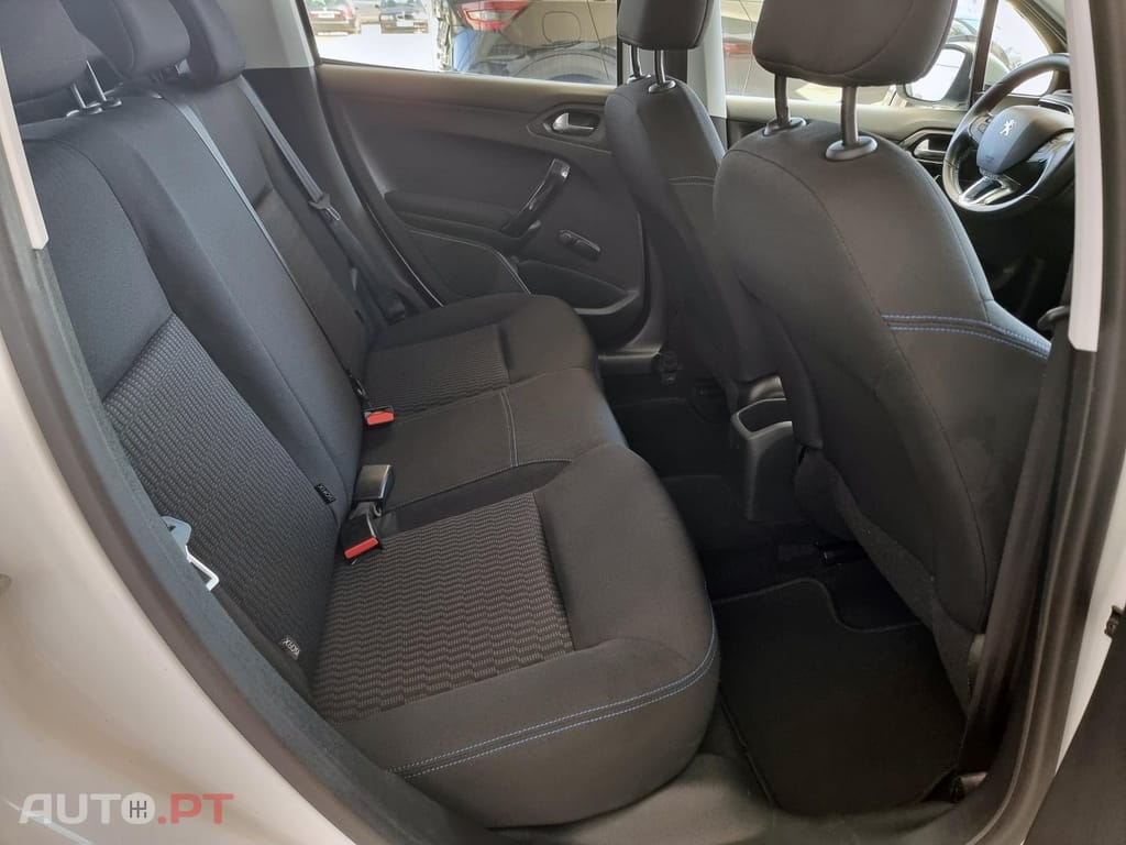 Peugeot 208 1.2 PureTech Signature