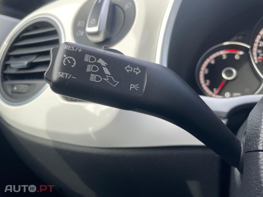 Volkswagen New Beetle 1.6 TDi DSG