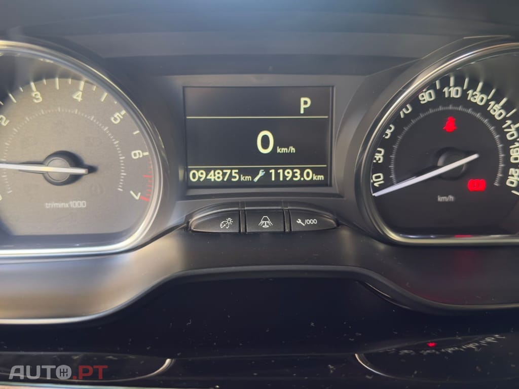 Peugeot 2008 1.2 PureTech Allure EAT6