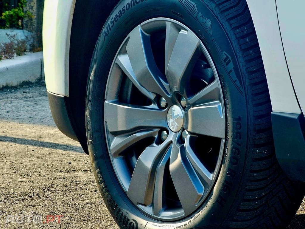 Peugeot 2008 1.2 PureTech Allure