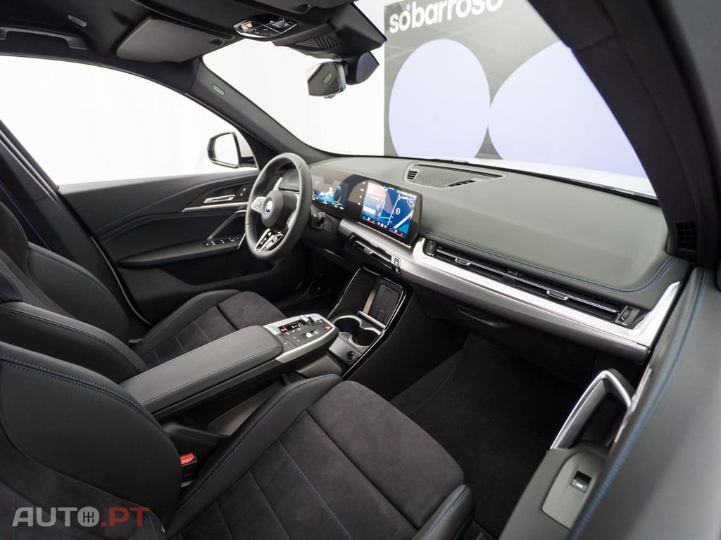 BMW iX1 eDrive20 Pack Desportivo M Pro