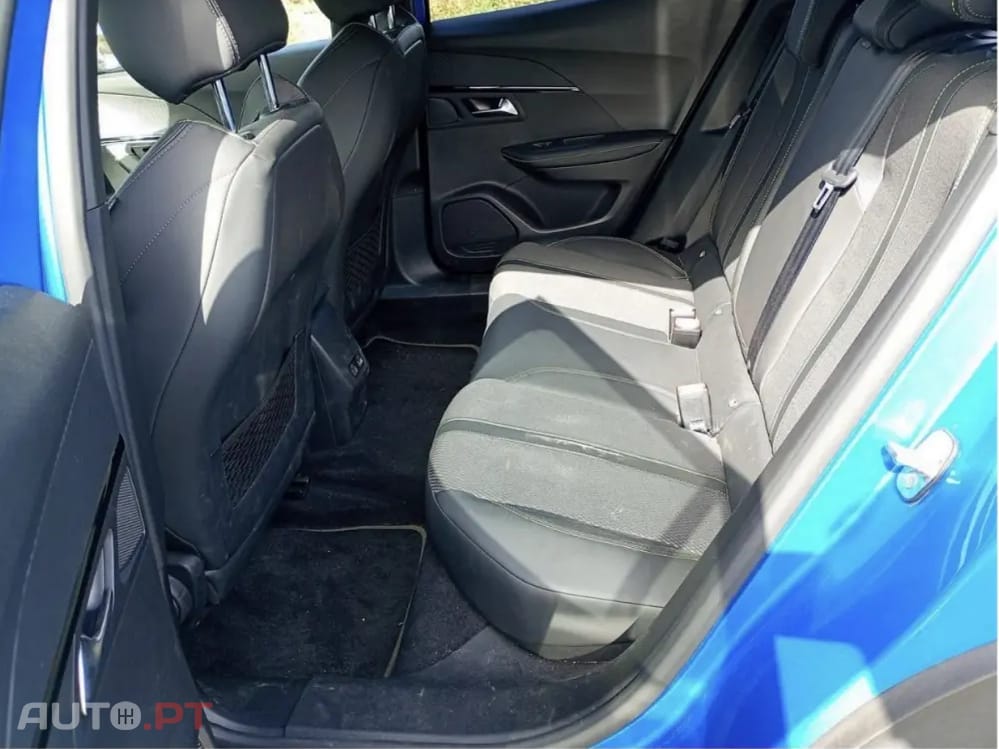 Peugeot E-2008 50 kWh GT