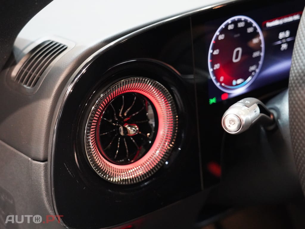 Mercedes-Benz CLA 250 com tecnologia EQ