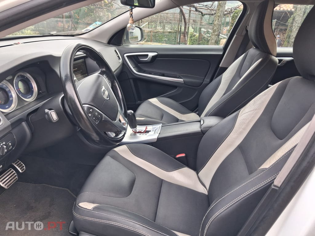 Volvo V60 R- design D3