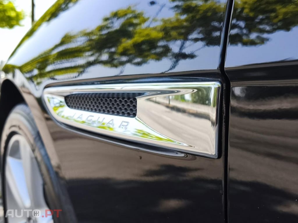 Jaguar XE 2.0 D Portfolio Aut.