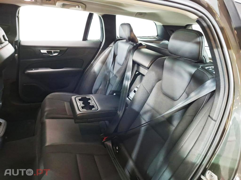 Volvo V60 2.0 T4 Momentum Plus