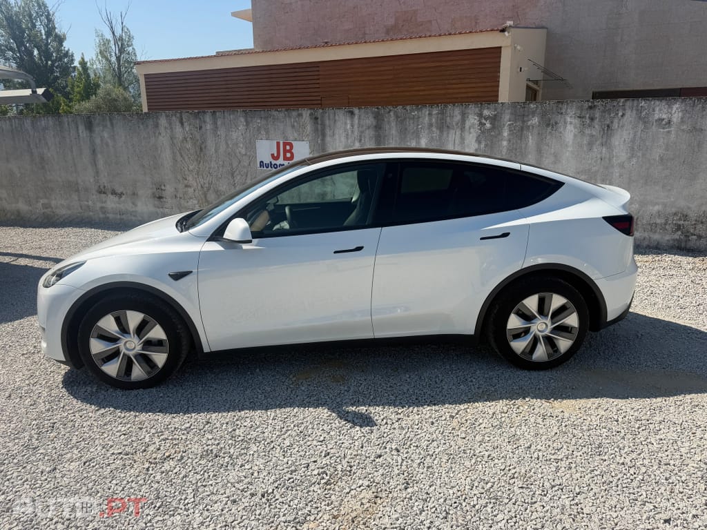 Tesla Model Y Long Range Dual Motor AWD