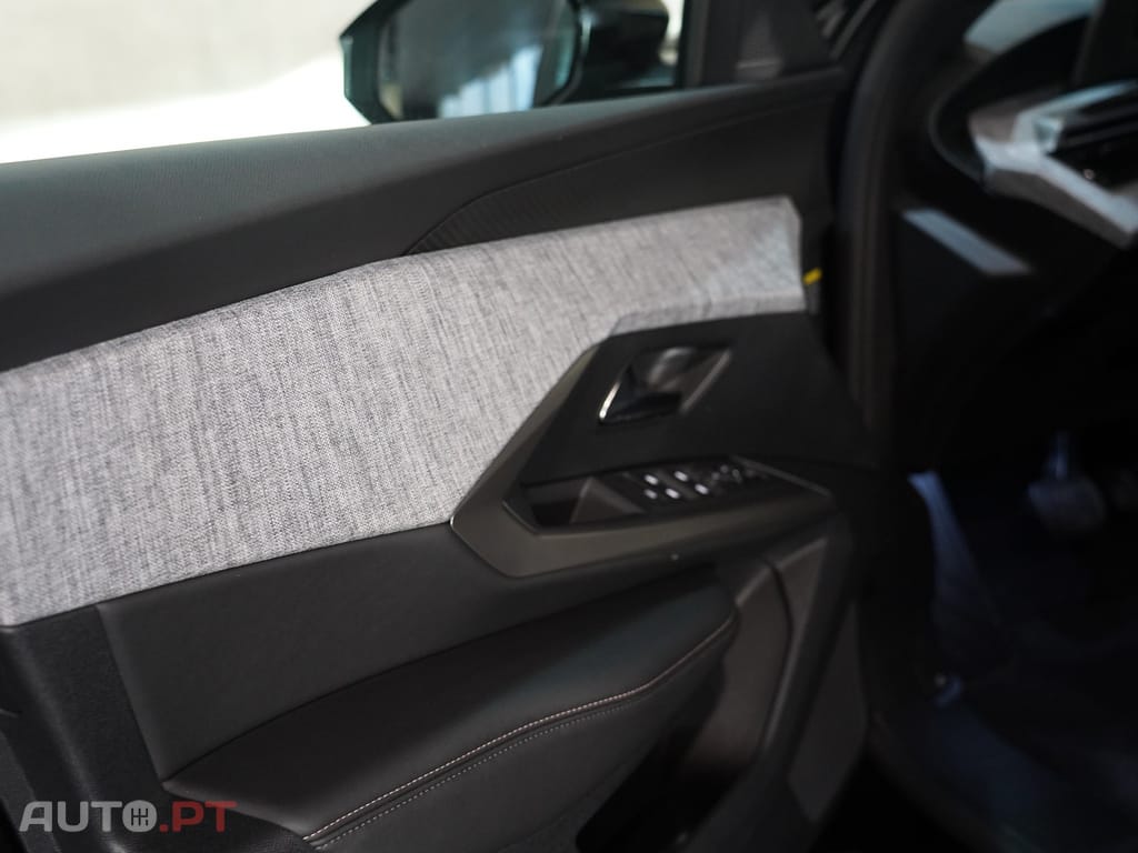 Peugeot 3008 1.2 Hybrid Allure e-DCS6