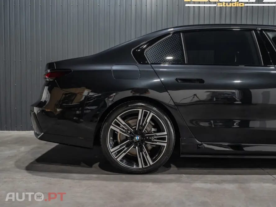 BMW 750 750e xDrive Pack Desportivo M