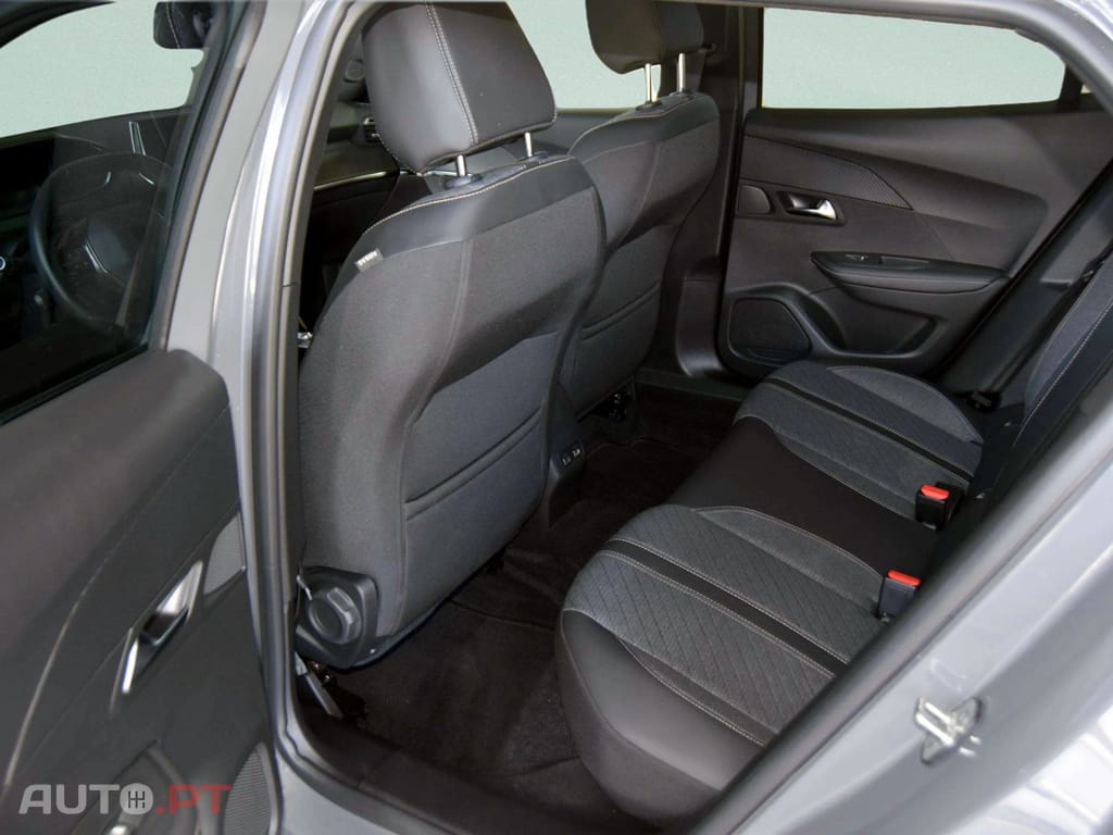 Peugeot E-2008 50 kWh Allure