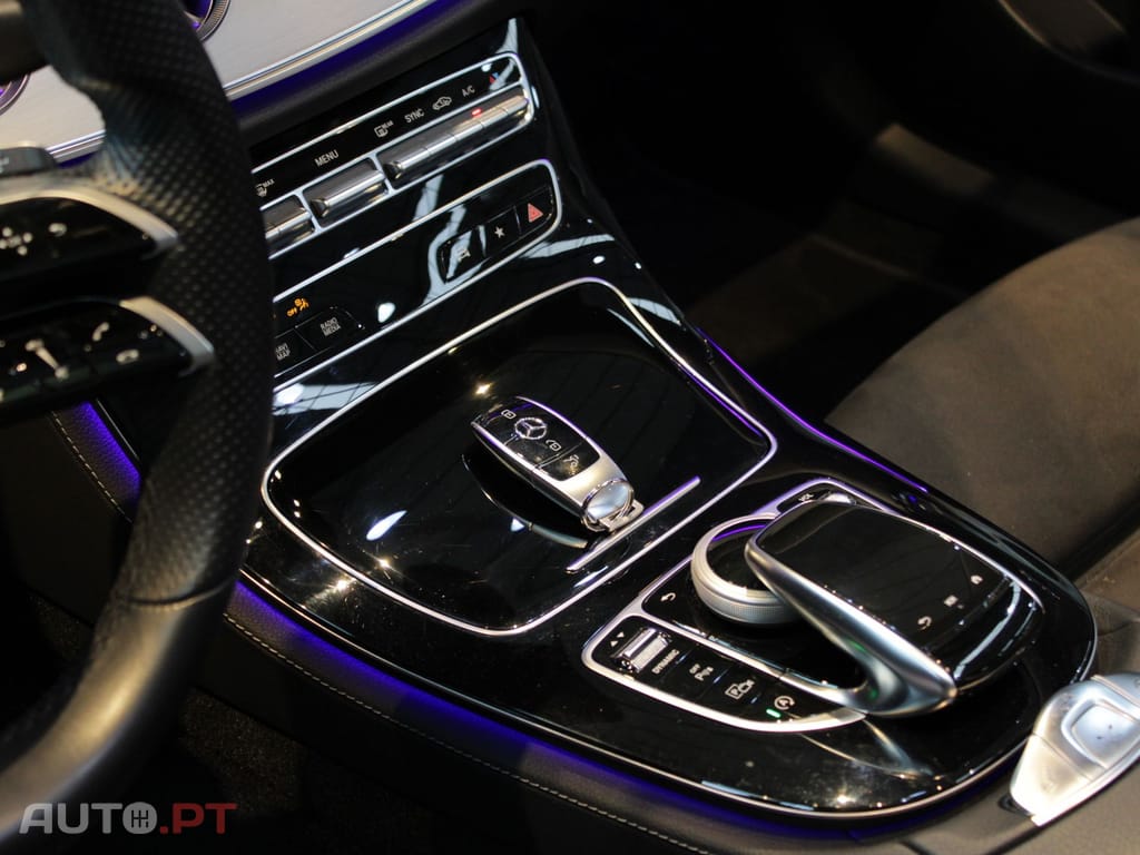 Mercedes-Benz E 220 AMG LINE