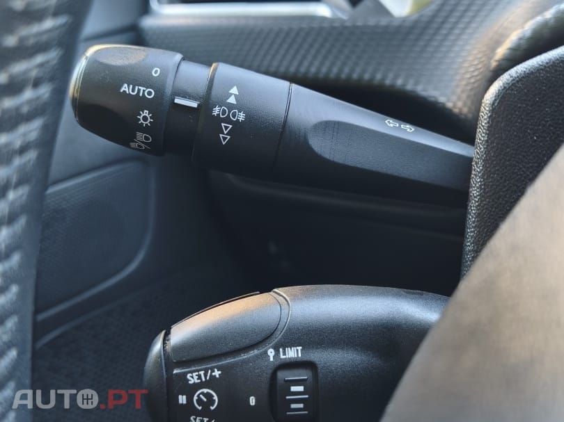 Peugeot 2008 1.2 PureTech Signature