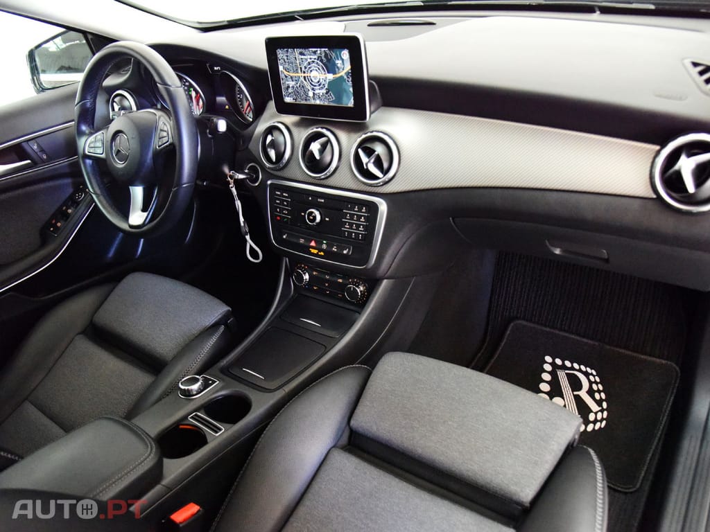 Mercedes-Benz GLA 180 D 7G-DCT URBAN