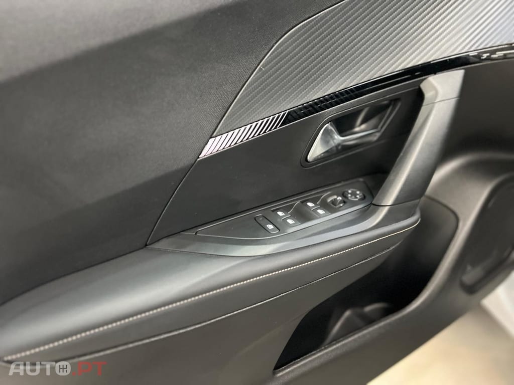 Peugeot 2008 1.2 Hybrid Allure e-DCS6