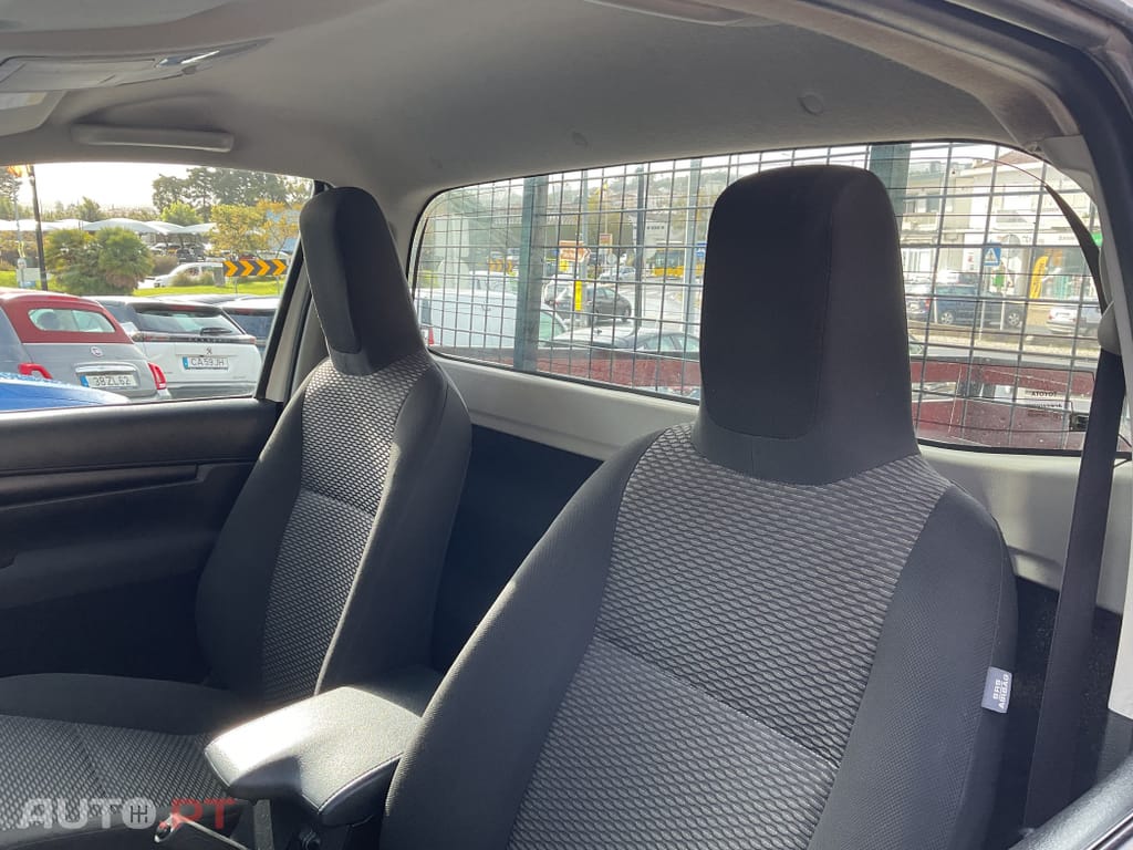 Toyota Hilux 2.4 D-4D 2WD CE