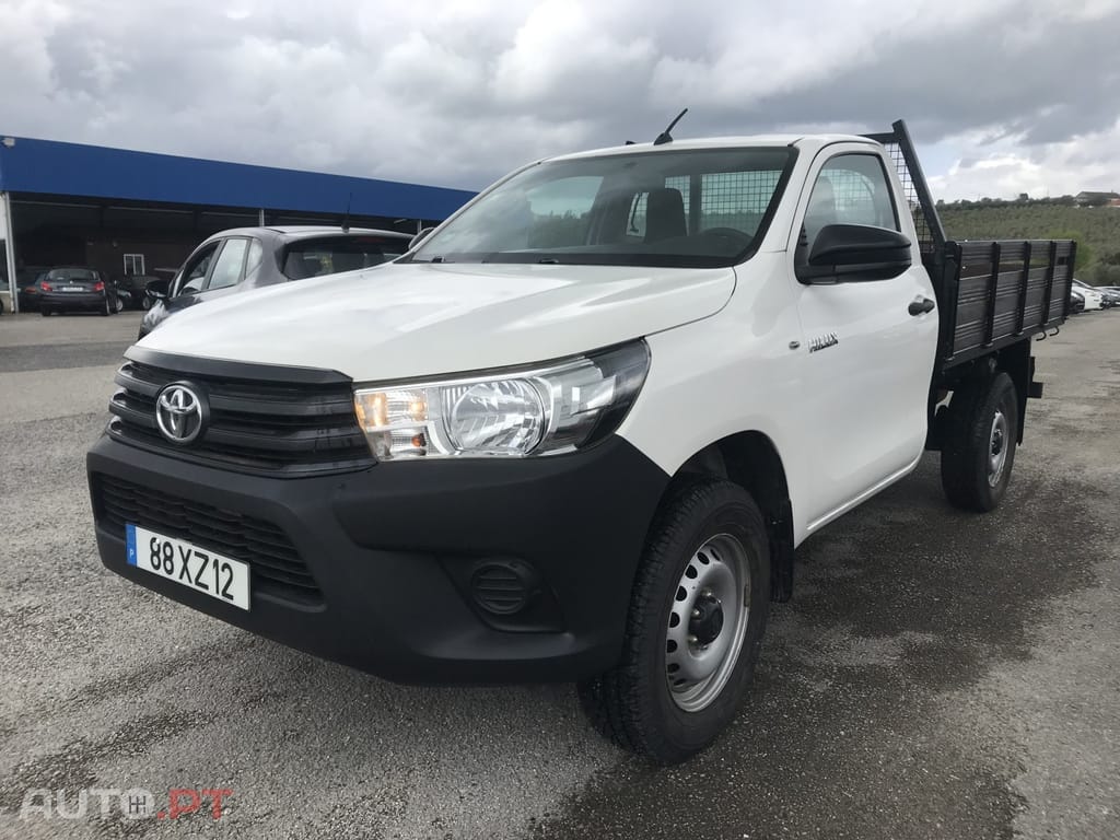 Toyota Hilux 2.4 D-4D 2WD CD