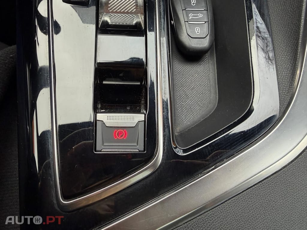 Peugeot 3008 1.2 Puretech EAT8 