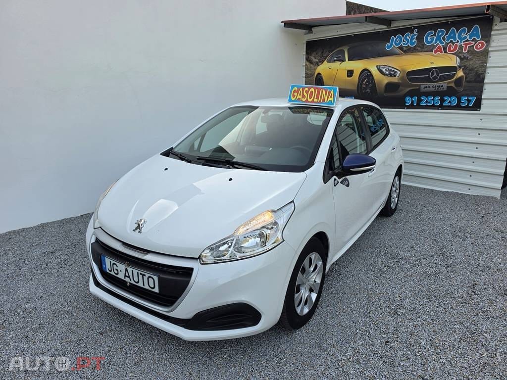 Peugeot 208 1.2i 68Cv Life