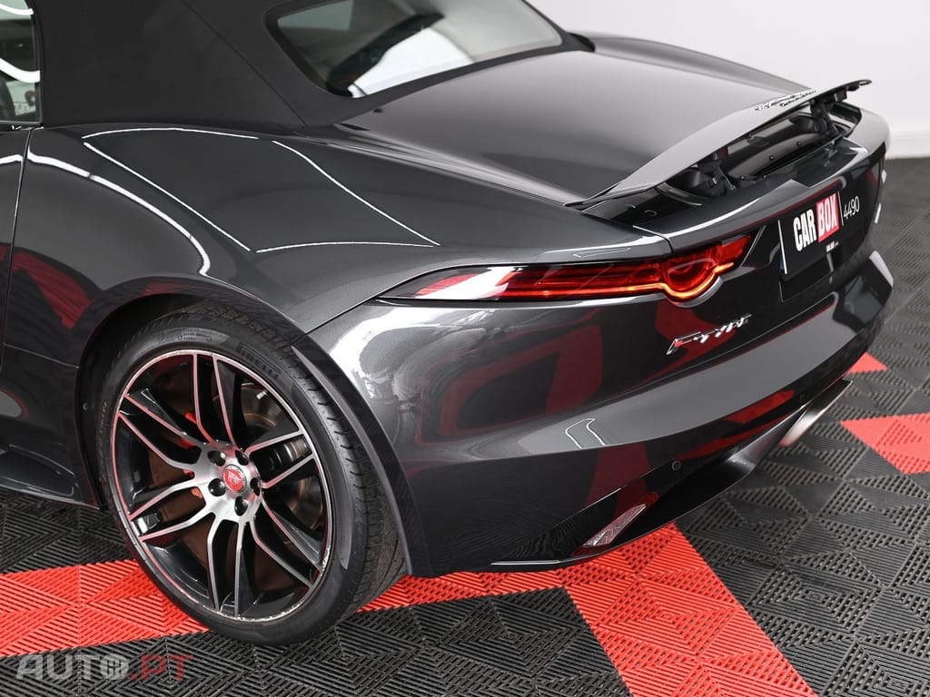 Jaguar F-Type 2.0 i4 Chequered Flag