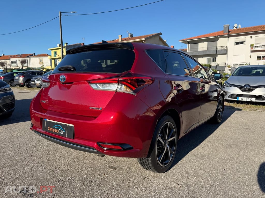 Toyota Auris 1.8 HSD Comfort +P.Sport+Navi