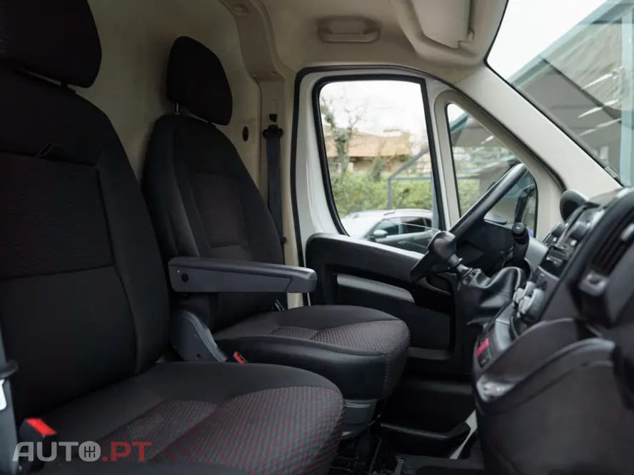 Peugeot Boxer 2.2 BlueHDi 335 L2 CD