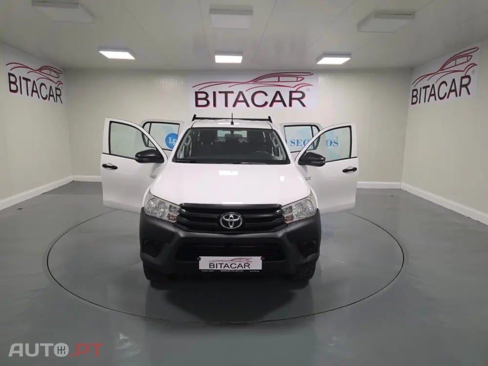 Toyota Hilux 2.4 D-4D 4WD CD CH