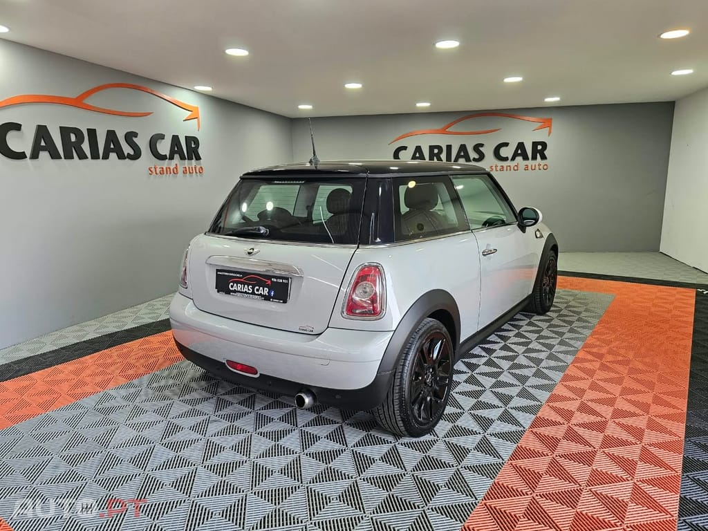 MINI Cooper D Edição Camden 50 anos