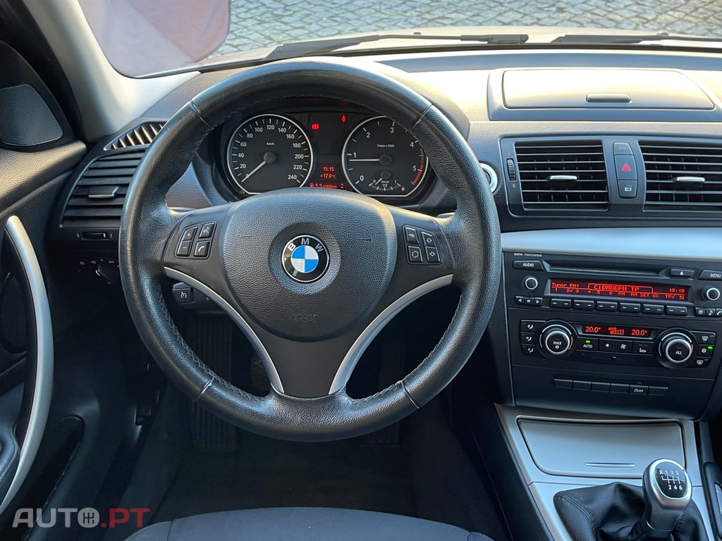 BMW 116 D Line Sport - (Nacional)