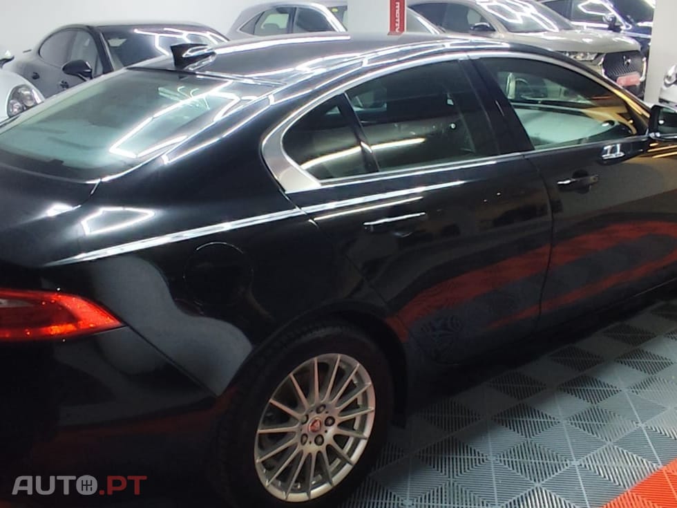 Jaguar XE 2.0 D Prestige