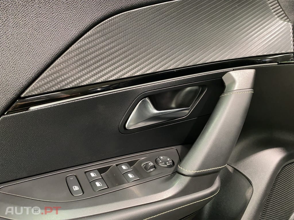Peugeot 2008 1.2 PureTech GT EAT8