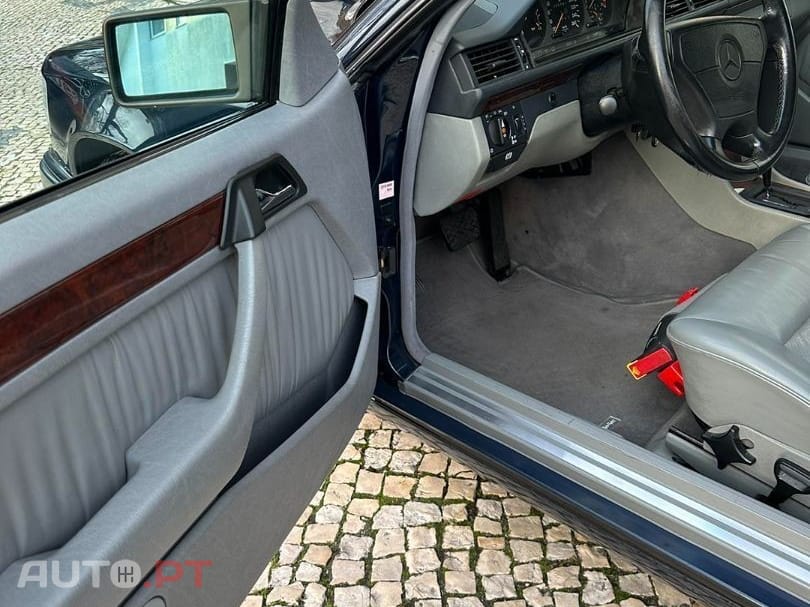 Mercedes-Benz 300 CE-24 Cabriolet