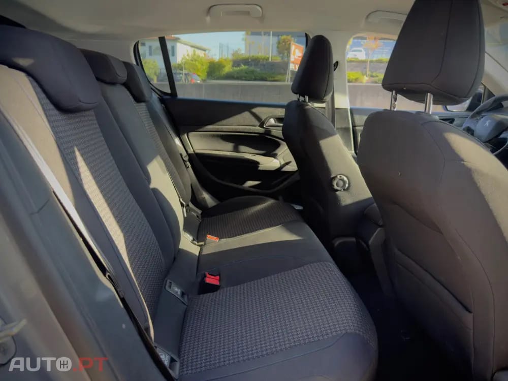 Peugeot 308 1.2 PureTech Allure EAT8