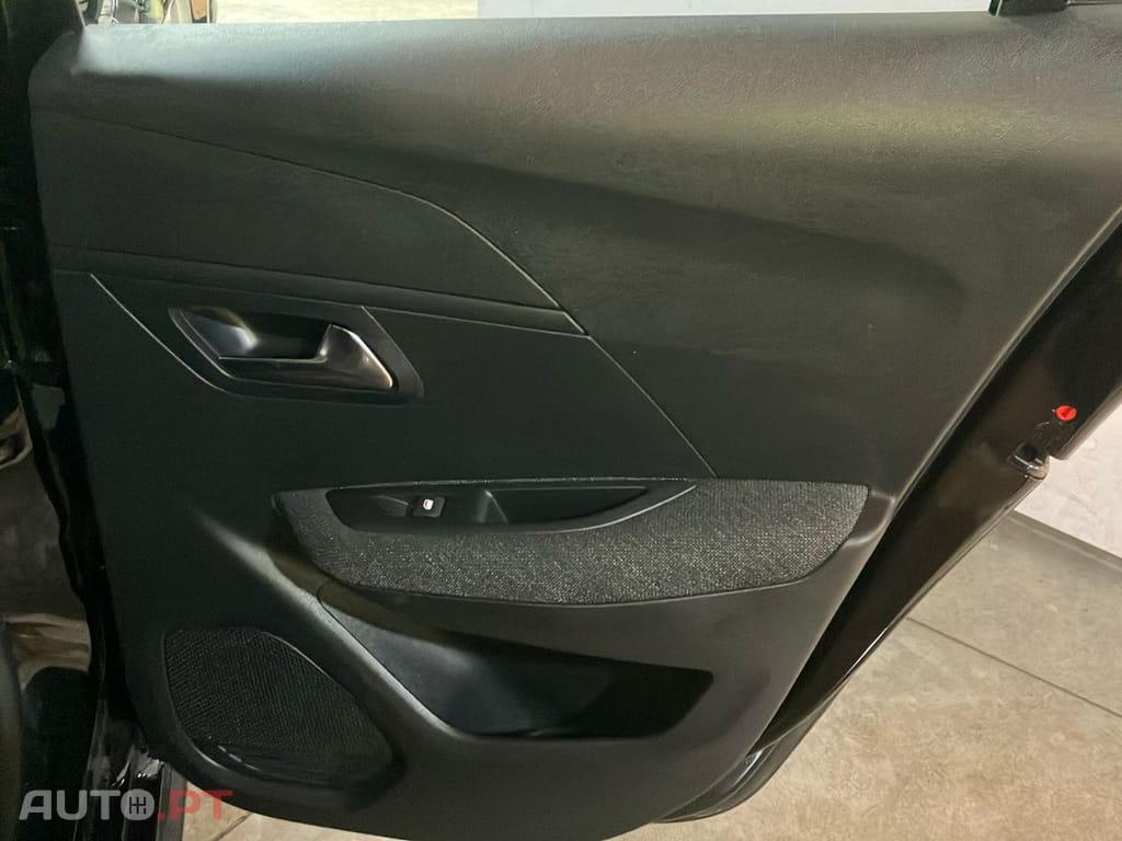 Peugeot 208 1.2 Hybrid Allure e-DCS6