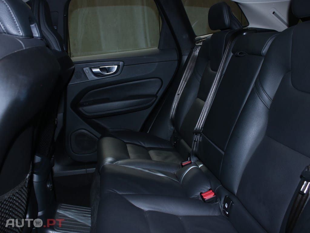 Volvo XC60 2.0 T6 PHEV Plus Dark AWD