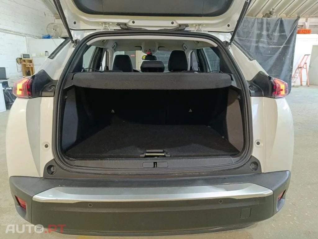 Peugeot E-2008 50 kWh Active Pack