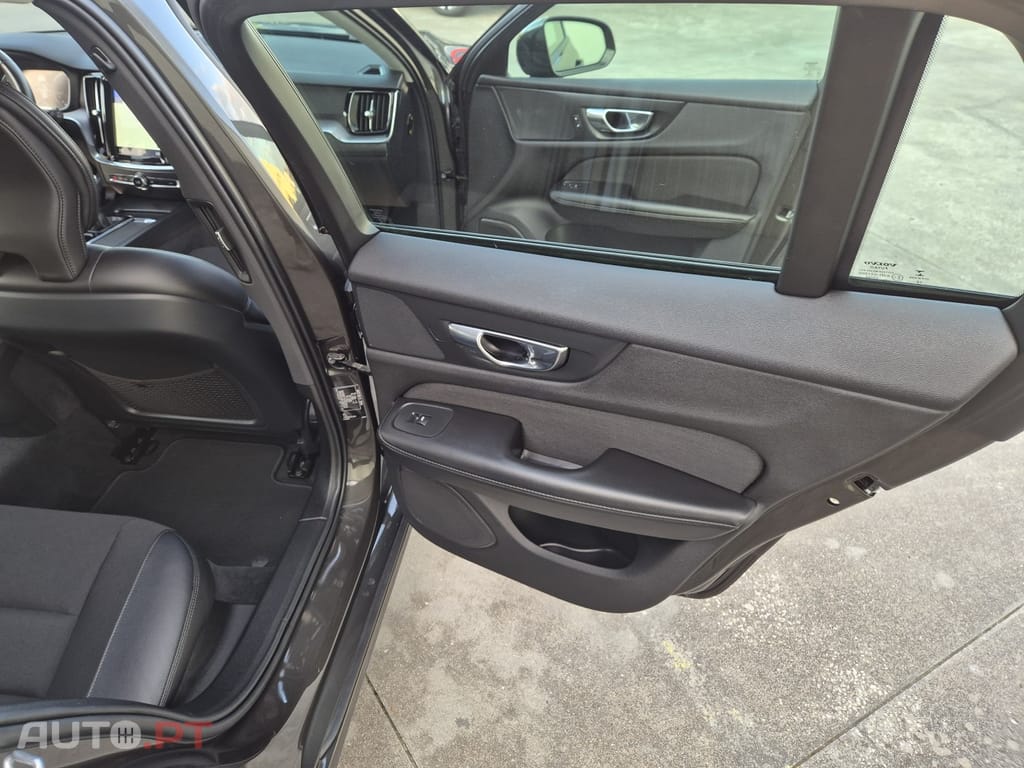 Volvo V60 2.0 D3 Momentum Plus