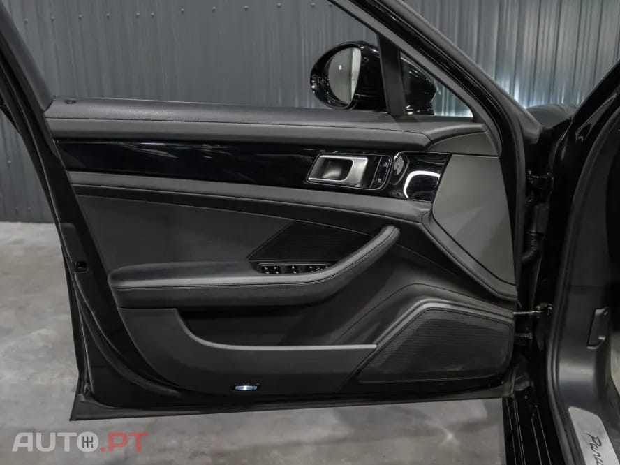 Porsche Panamera 4 E-Hybrid Platinum Edition