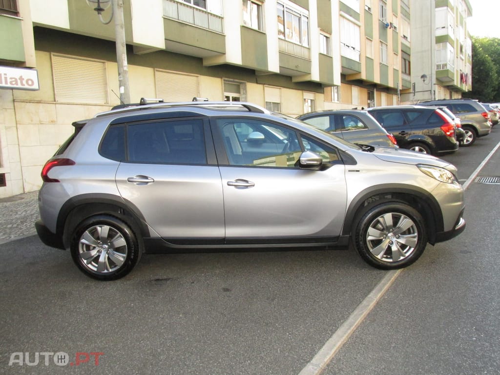 Peugeot 2008 1.2 PureTech Signature