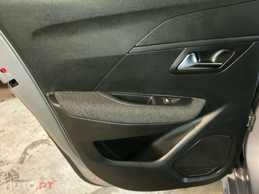 Peugeot 208 1.2 Hybrid Allure e-DCS6