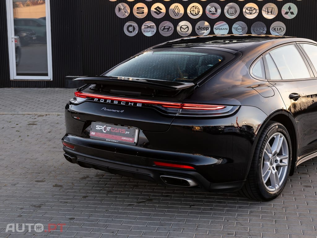 Porsche Panamera 4