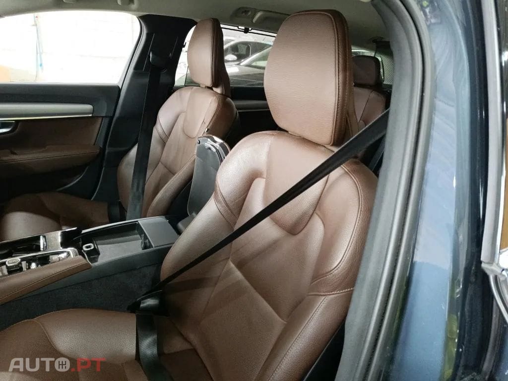 Volvo V90 2.0 T8 Momentum Plus AWD Geartronic