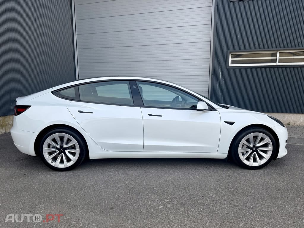 Tesla Model 3 Standard Range Plus RWD