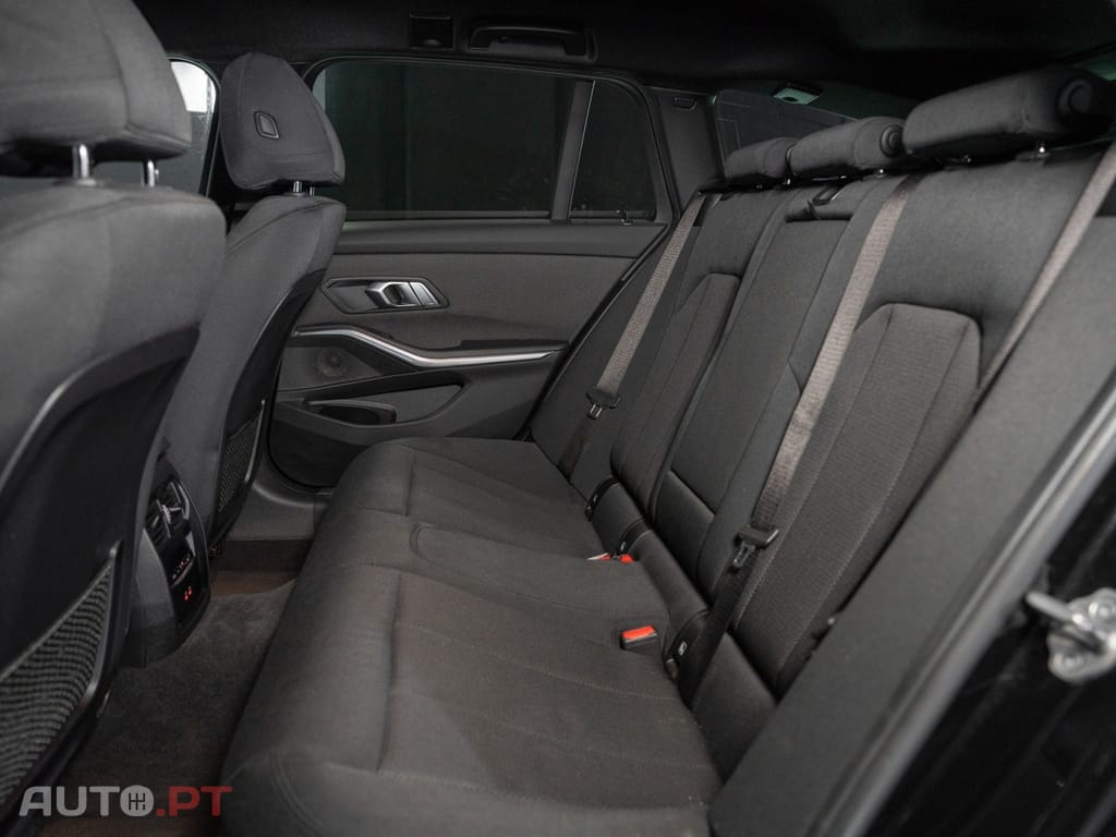 BMW 320 e Touring Auto