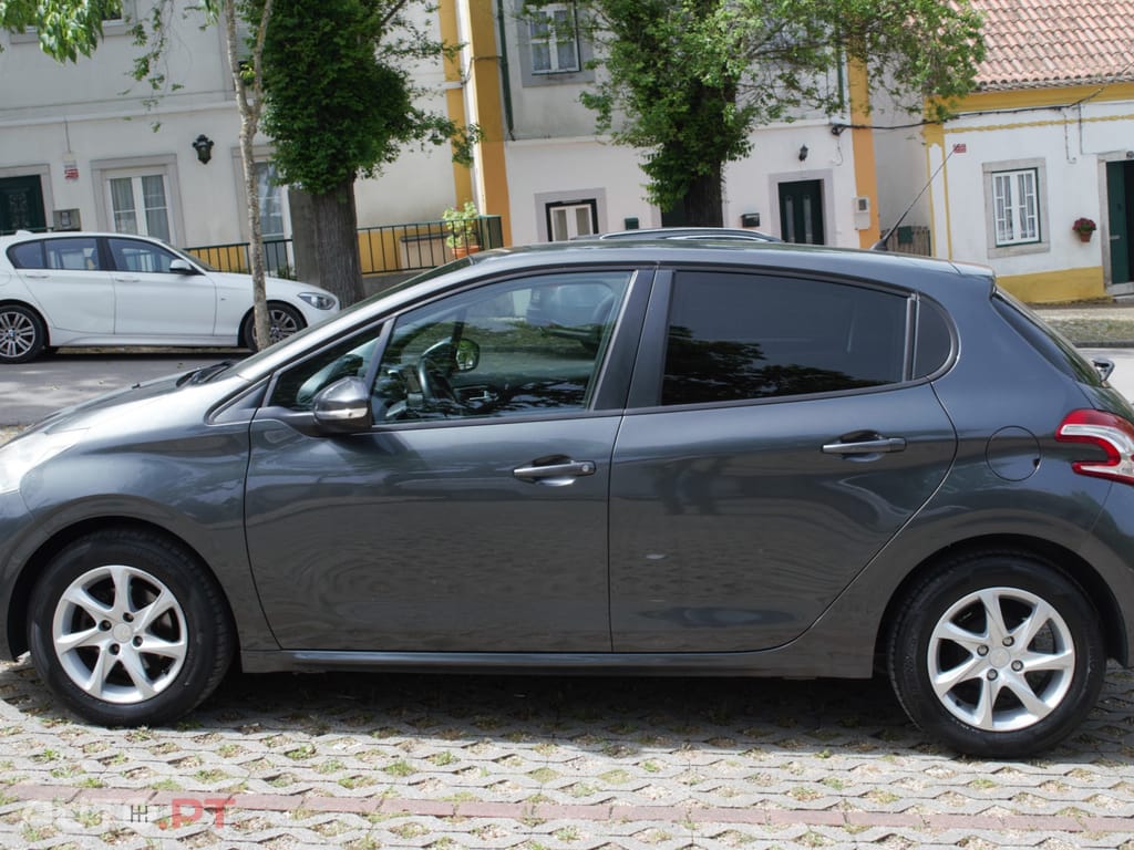 Peugeot 208 Allure 1.6 HDI 70CV