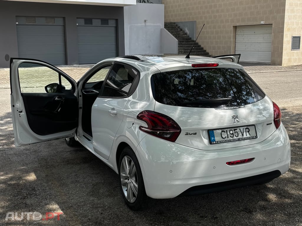 Peugeot 208 1.2 Puretech Style — fotografia 3