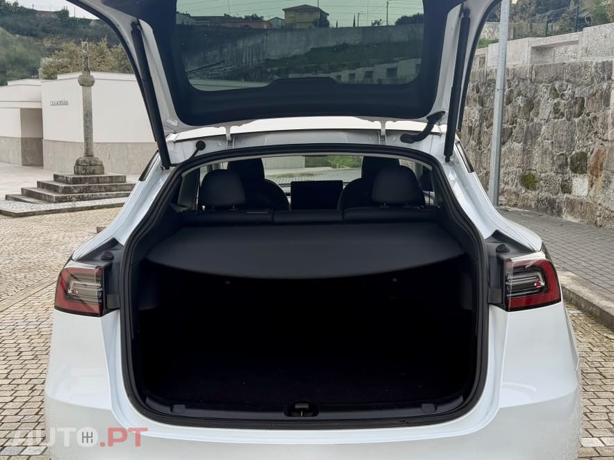 Tesla Model Y Standard