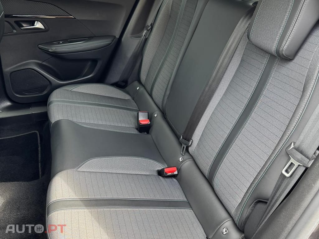 Peugeot 2008 1.5 BlueHDi Allure Pack EAT8